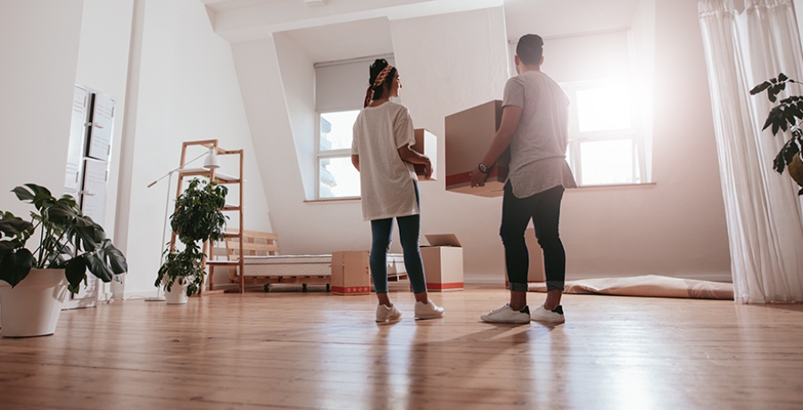Junges Paar in leerer Wohnung, Bild: AdobeStock_164972444 ©Jacob Lund
