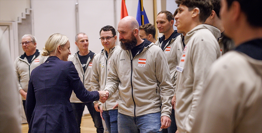 Sport-Staatssekretärin Schmidt verabschiedet Gehörlosen-Athlet:innen nach Tokio