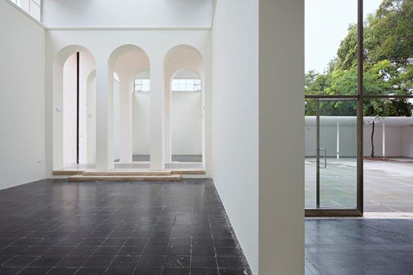 Pavillon innen und Hof © Georg Petermichl