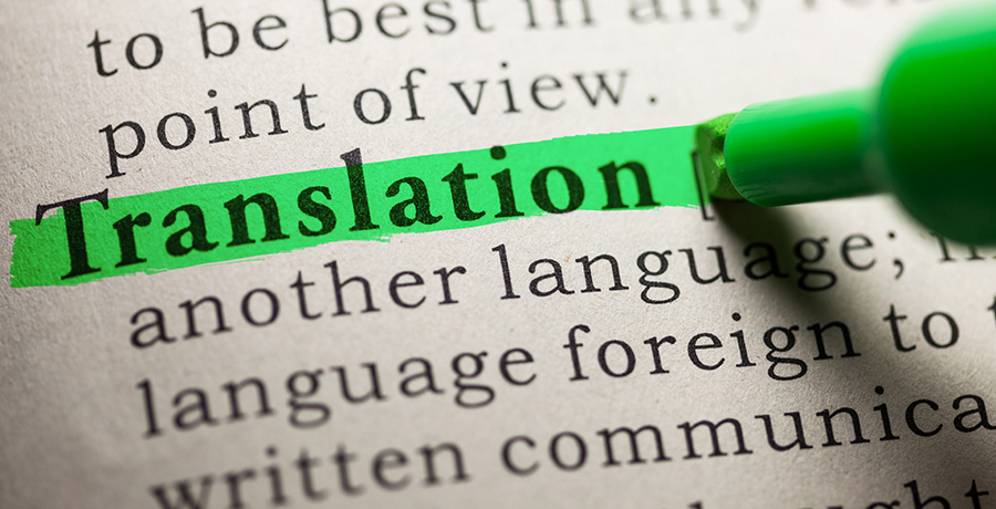 in einem Buch wird das Wort "Translation" mit grünem Leuchtstift markiert