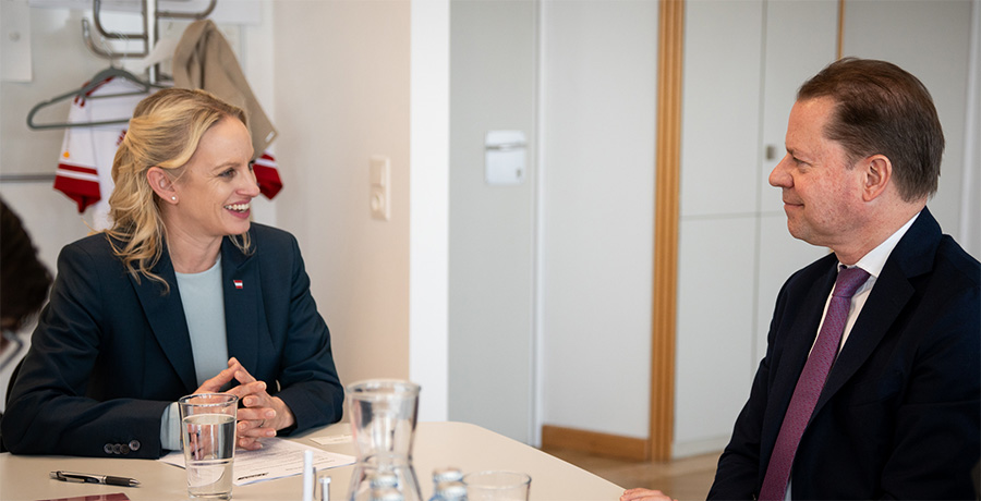 Sport-Staatssekretärin Schmidt und WADA-Generaldirektor Niggli im Gespräch