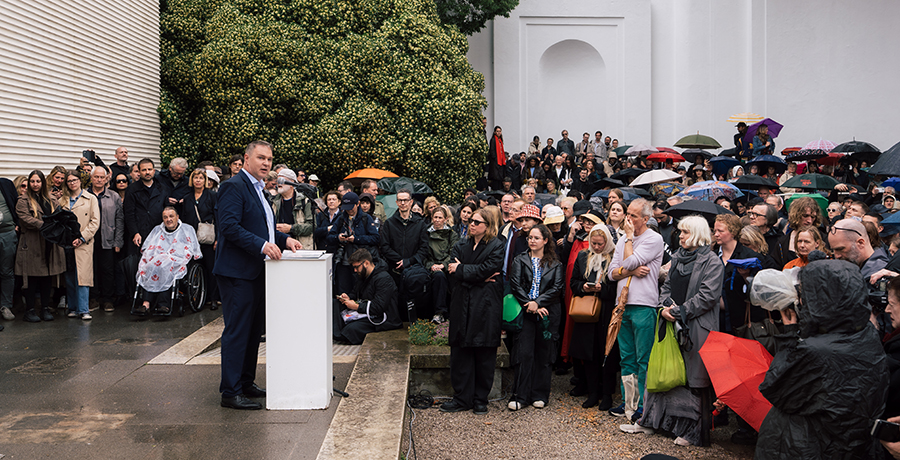 Vizekanzler Babler eröffnet den Österreich Pavillon auf der Biennale Venedig 2026