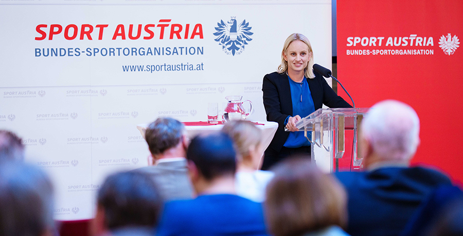 Michaela Schmidt bei Treffen mit Sportfach- und Dachverbänden im Haus des Sports