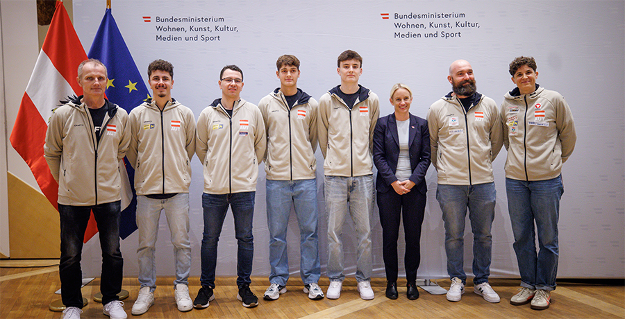 Sport-Staatssekretärin Schmidt und Gehörlosen-Athlet:innen vor der Abreise nach Tokio