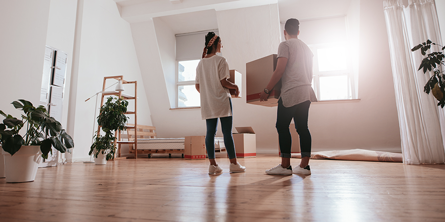 Junges Paar in leerer Wohnung, Bild: AdobeStock_164972444 ©Jacob Lund