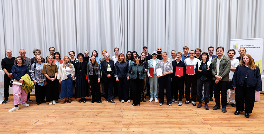 Gruppenbild Gewinner:innen Schönste Bücher 2025 BMWKMS/Trippolt