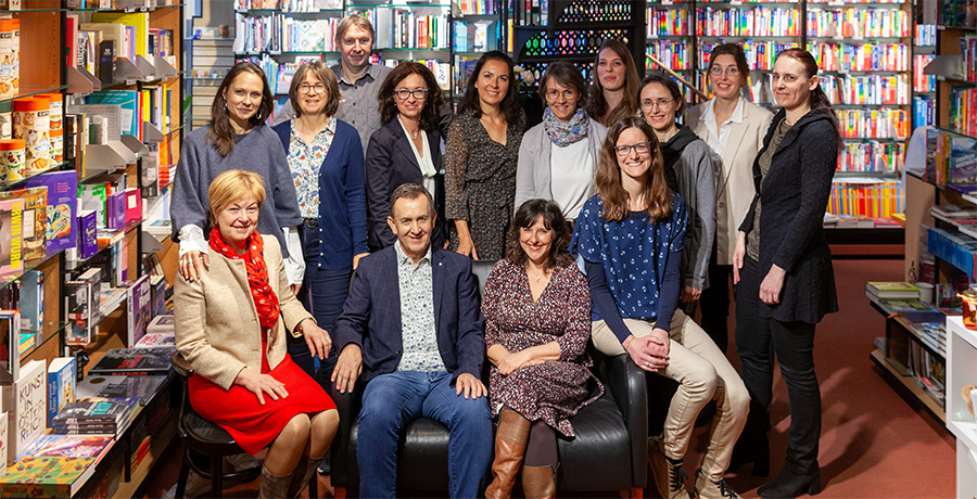 Innenansicht der Buchhandlung Plautz mit Team