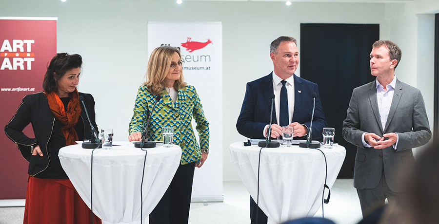 Vizekanzler und Kunst- und Kulturminister Andreas Babler, Veronica Kaup-Hasler, Michael Loebenstein und Petra Höfinger